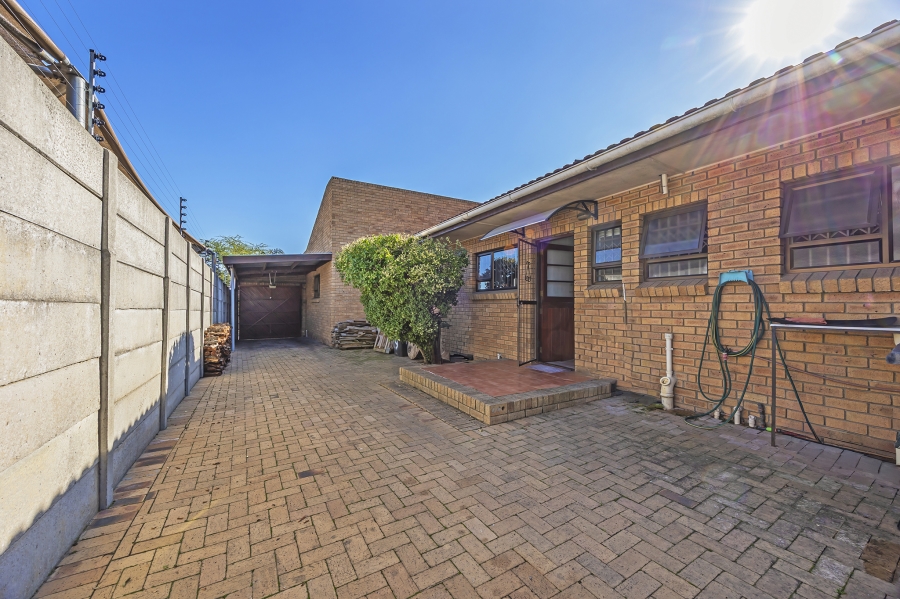 4 Bedroom Property for Sale in Rouxville Western Cape